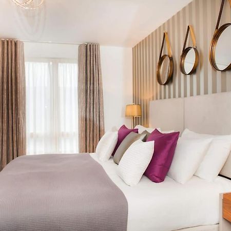 Stylish And Central Two Bedroom & Two Bathroom Apartment With Free Parking Екстериор снимка