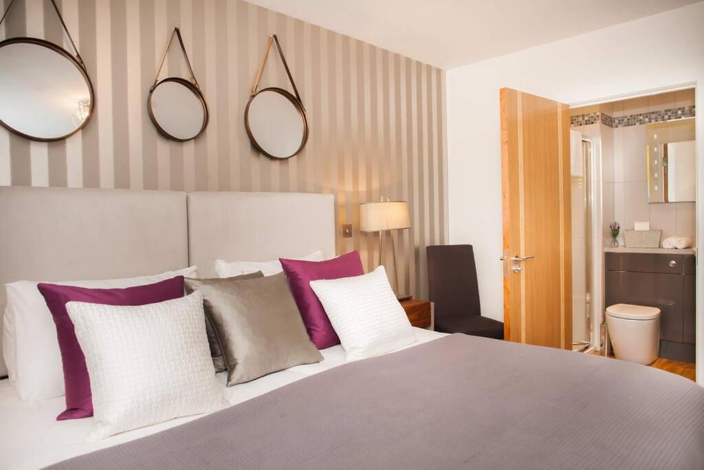 Stylish And Central Two Bedroom & Two Bathroom Apartment With Free Parking Екстериор снимка