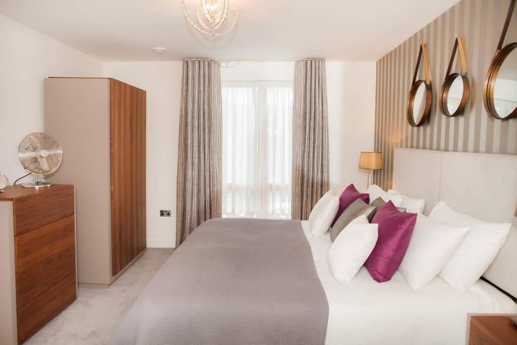 Stylish And Central Two Bedroom & Two Bathroom Apartment With Free Parking Екстериор снимка