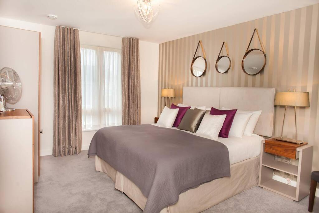 Stylish And Central Two Bedroom & Two Bathroom Apartment With Free Parking Екстериор снимка